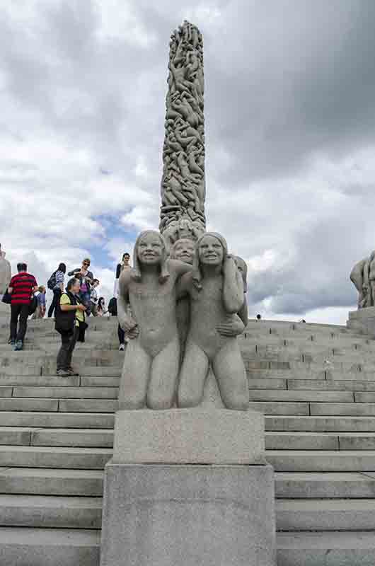 77 - Noruega - Oslo - parque Vigeland - El Monolito